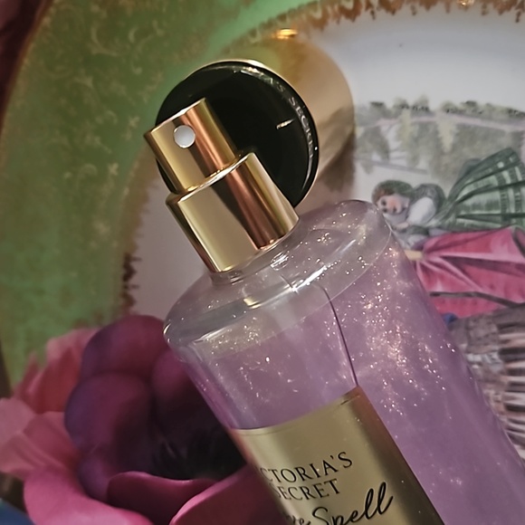Traded NIB Victoria's Secret Lovespell Shimmer Body Mist 8.4 fl oz - Picture 9 of 10